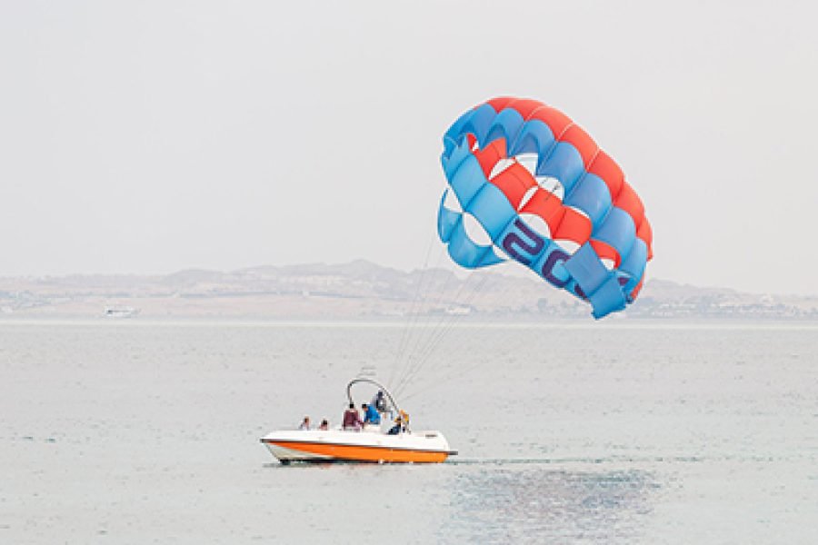 Parasailing in Dubai